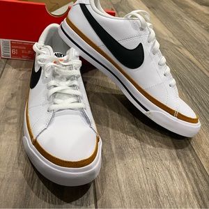 NEW- Nike Court Legacy size 6.5Y